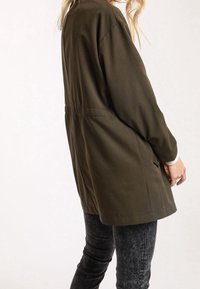 Pimkie Abrigo corto - khaki