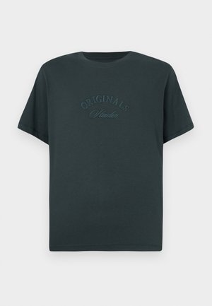 Tume roheline puuvillane T-särk lühikeste varrukatega, mille esiküljel on reljeefne tekst "ORIGINALS" ja "Studio". Lihtne, mugav lõige.