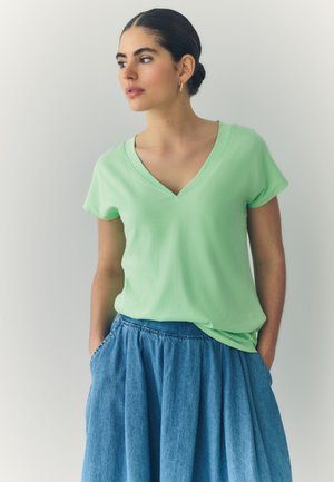 - T-shirt z nadrukiem