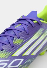 adidas Performance F50 LEAGUE 2G/3G AG - Ghete de fotbal pentru teren tare - purple rush/footwear white/lucid lemon
