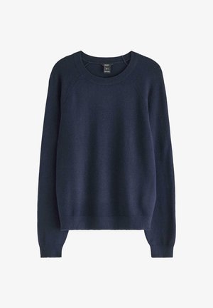 Sotilaallinen sininen neulottu neulepaita, jossa on pyöreä kaula-aukko, pitkät raglan-hihat ja ribbireunus, jonka pehmeä rakenne ja minimalistinen muotoilu korostavat yksinkertaisuutta.