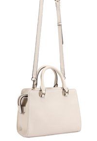 Lichtbeige leren handtas met een gestructureerd ontwerp, dubbele bovenhandvatten, een afneembare schouderriem en accenten van goudkleurig beslag.