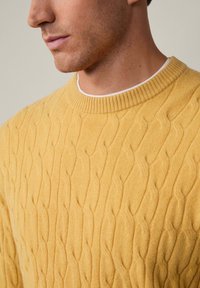 Hackett London CABLE CREW - Vesta - lemon yellow