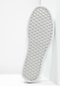 Thumbnail Image 8
