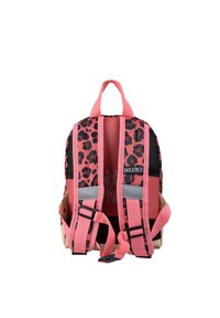 Rugzak met een roze en zwarte luipaardprint, gevoerde schouderbanden, mesh accenten en verstelbare banden. Voorzien van een handvat aan de bovenkant.