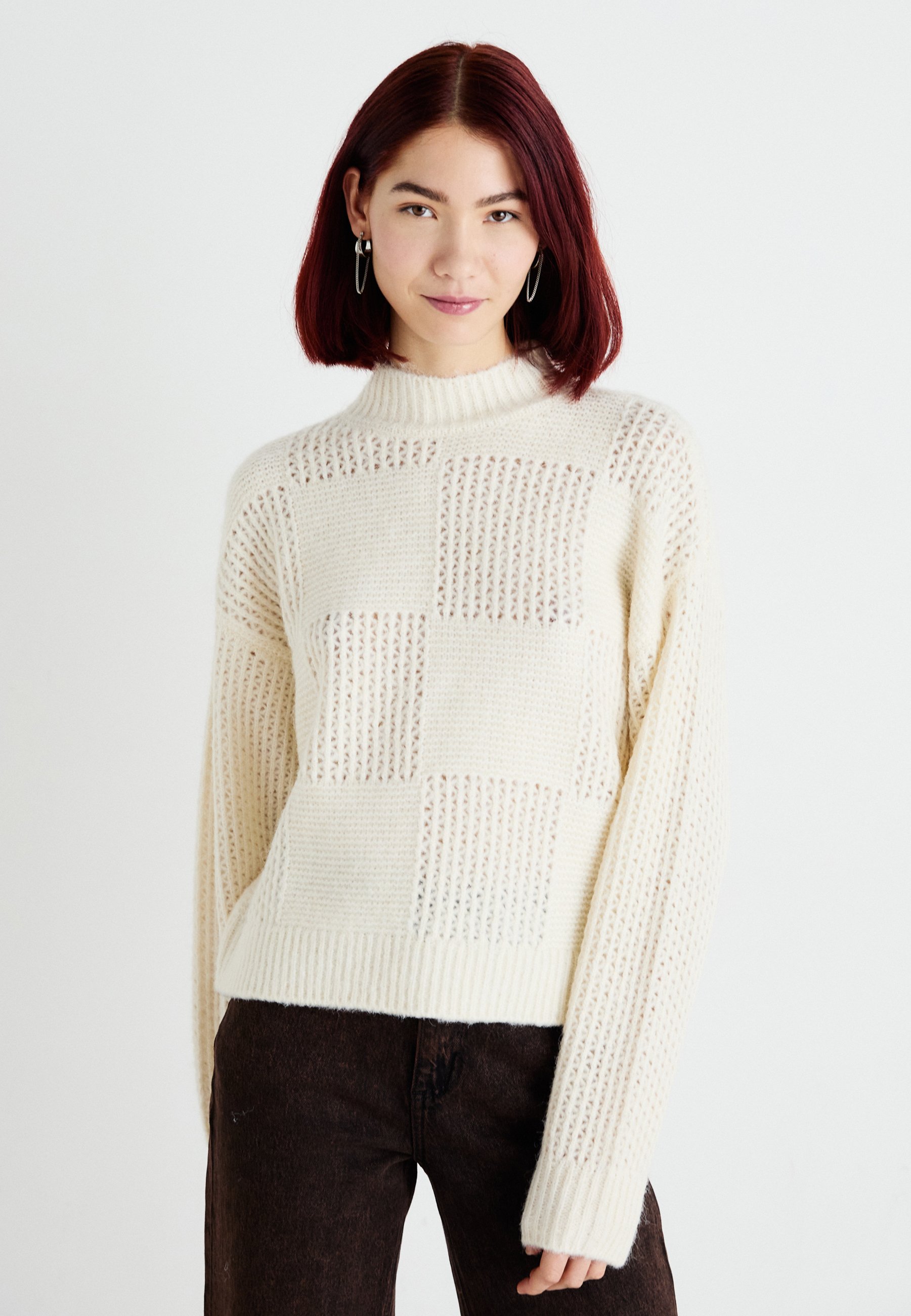 VERO MODA: Maglione Lavorato Ai Ferri, Scollo Tondo E Bottoni. Un Must-have Danese Per Lei.