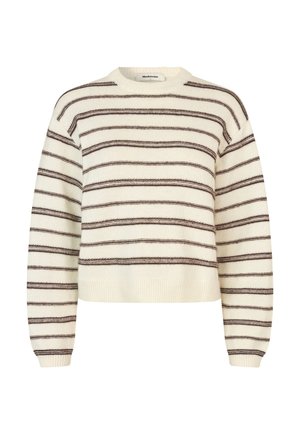 Pull léger beige avec des rayures horizontales marron foncé. Il présente un col rond et des poignets et un ourlet côtelés. Texture douce, coupe courte.
