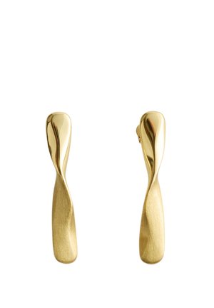Paire de boucles d'oreilles en métal doré avec une forme goutte allongée torsadée et des finitions polies et mates.