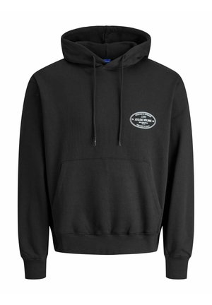 Schwarzer Kapuzenpulli mit Fronttasche und Zugband, ausgestattet mit kleinem weißem ovalem Logo-Text auf der linken Brust.