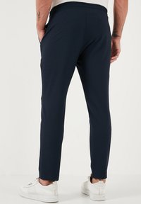 Buratti Treniņtērpa apakšdaļas - dark blue