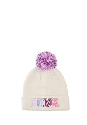 Biała dziergana czapka z wielokolorowym różowo-fioletowym pomponem i haftowanym logo PUMA w pastelowych kolorach na mankiecie.