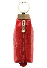 Portachiavi in pelle rossa con zip metallica, accessori in ottone e logo stampato. Design compatto e rettangolare, texture liscia.