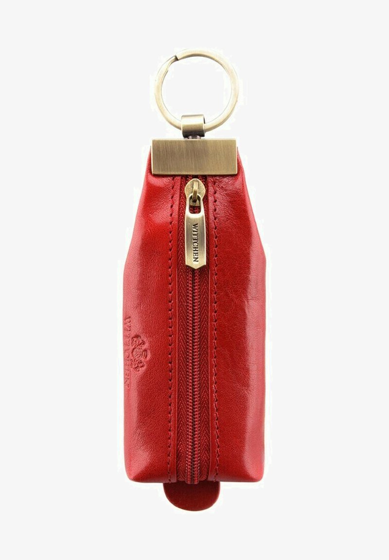 Červená kožená klíčenka s metalovým zipem, mosazným kováním a embosovaným logem. Kompaktní, obdélníkový design, hladký povrch.