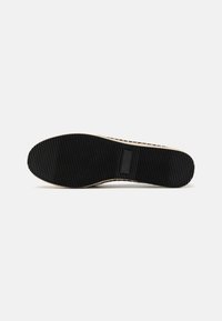DKNY MALLY - Espadrillid - black/clear