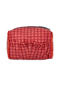 Borsa cosmetica a quadretti rossa con dettagli arricciati, forma rettangolare e chiusura con zip. Realizzata in tessuto leggero, presenta una superficie testurizzata.