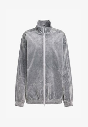 Giacca grigia in velluto con zip, collo alto, polsini ed orlo elastici e dettagli sottili a tre strisce lungo le maniche.