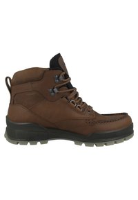 Bota de senderismo de cuero marrón con un collar acolchado, detalles negros, diseño de cordones y una suela de goma resistente con dibujos profundos para tracción.