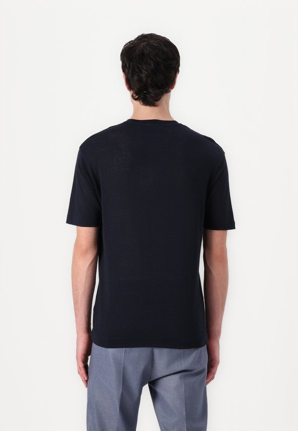 GILBERD - Basic T-shirt3