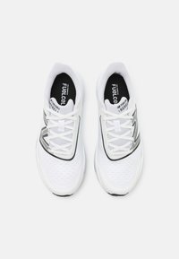 New Balance FUELCELL REBEL UNISEX - Zapatillas running asfalto - white