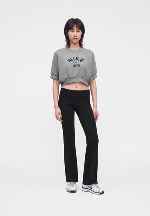 Nike Sportswear, CHILL PANT - Pantaloni - black/white