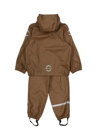 Bruin waterdicht jack- en broekset, voorzien van elastische manchetten, reflecterende details en een capuchon. Gladde textuur met een matte afwerking.