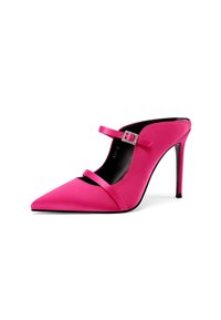 Scarpa con tacco alto in satin rosa, punta affusolata, senza retro e con due cinturini incrociati che presentano un piccolo dettaglio a fibbia. Texture liscia.
