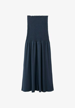 Tmavomodré dlhé šaty bez ramienok s nariaseným, elastickým živôtikom a vzdušnou sukňou siahajúcou až na zem.