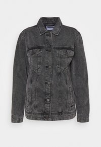 Giubbotto in denim nero con un design classico, caratterizzato da un colletto aperto, due tasche sul petto, chiusura frontale con bottoni e dettagli di cucitura visibili.