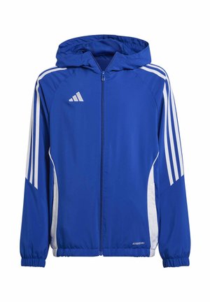 Blauwe sportjacket met een rits aan de voorkant, kap, witte gestreepte accenten op de mouwen en elastische manchetten. Heeft een "AEROREADY" label aan de onderkant.