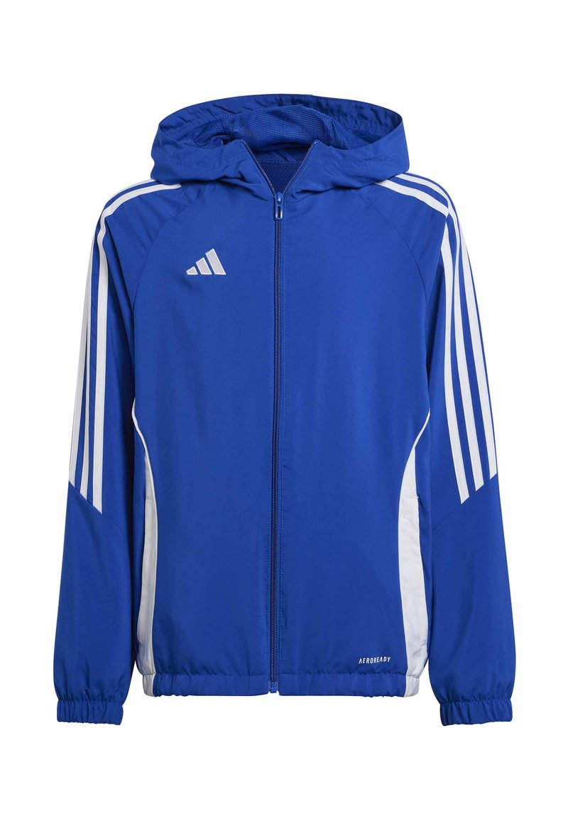 Giacca sportiva blu con zip frontale, cappuccio, dettagli a righe bianche sulle maniche e polsini elastici. Presenta l'etichetta "AEROREADY" sull'orlo.