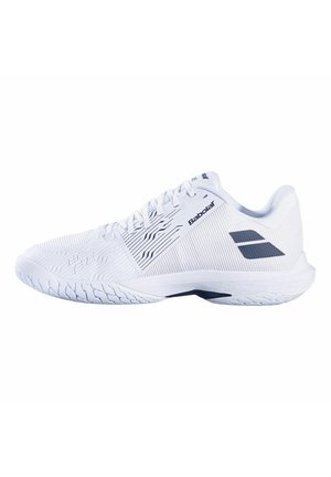 Weißer Sportschuh mit strukturiertem Mesh-Obermaterial, verstärkter Zehenkappe und navyfarbenen Akzenten. Verfügt über eine flexible Sohle mit Traktionsmustern.