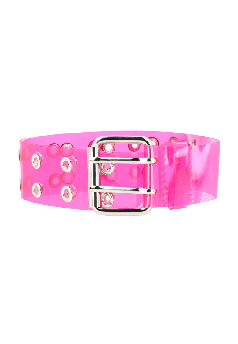 Rosa transparent plastbälte med silverfärgad spänne och öggledetaljer längs remmen, med en slät yta och blanka finish.