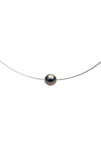 Collier en argent avec un pendentif en perle noire unique. La chaîne est fine et élégante, mettant en valeur la brillance et la surface lisse de la perle.