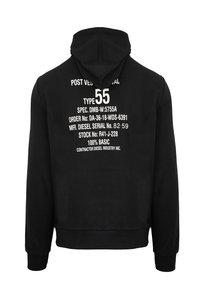 Il hoodie nero presenta un cappuccio con coulisse e un'etichetta stampata sul retro con varie specifiche in testo bianco. Realizzato in tessuto 100% basic.