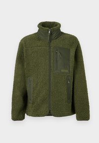 Chaqueta de forro polar verde con un alto cuello, superficie texturada, bolsillo en el pecho con cremallera y bolsillos laterales. Presenta un corte recto y color sólido.