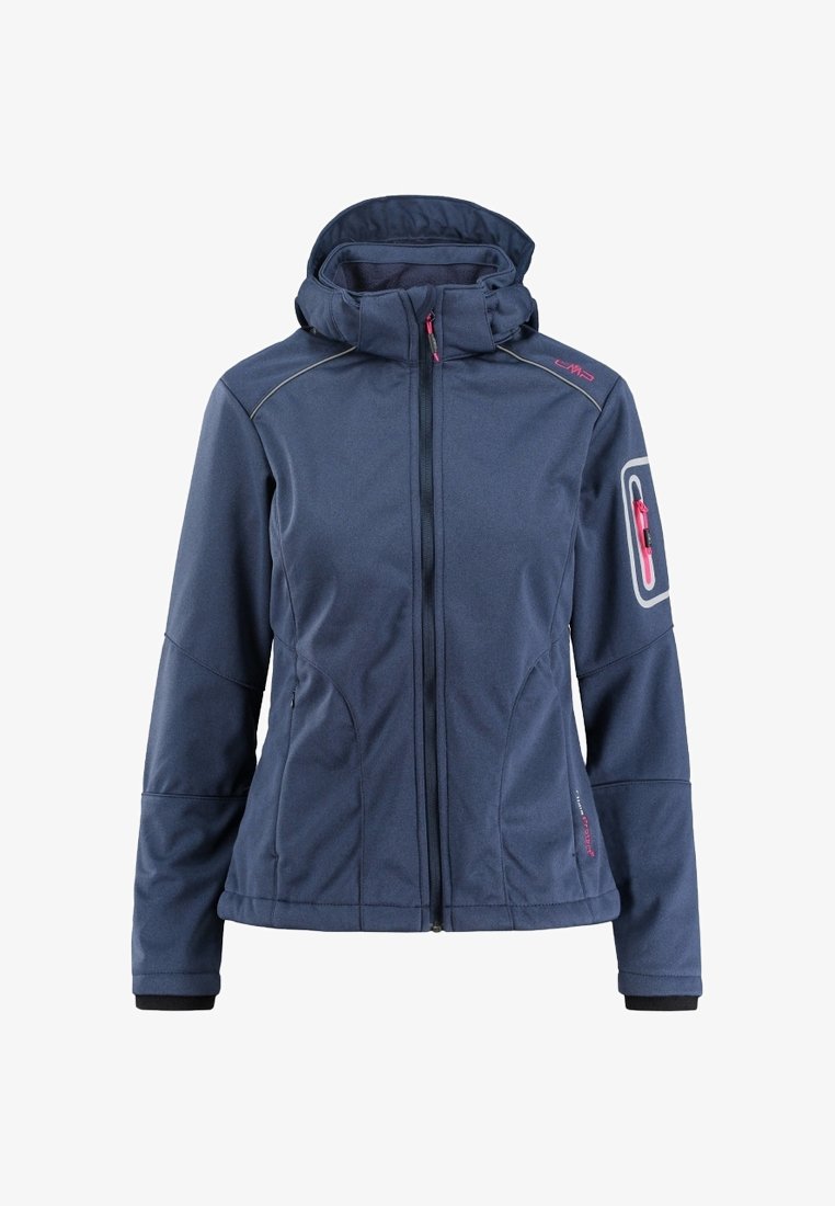 Veste softshell bleu marine avec col haut, fermeture éclair frontale, poche zippée sur le bras gauche et détails roses conçue pour temps froid.