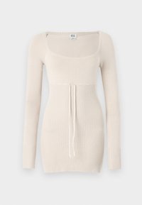 Maglione a maniche lunghe beige in maglia con scollatura quadrata, texture a coste, dettaglio con coulisse in vita e silhouette attillata.