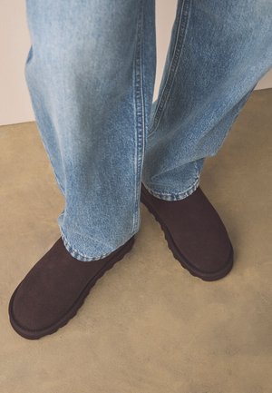 Next, STANDARD WIDE FIT - FOREVER COMFORT WATER REPELLEN - Zimné čižmy - chocolate brown suede