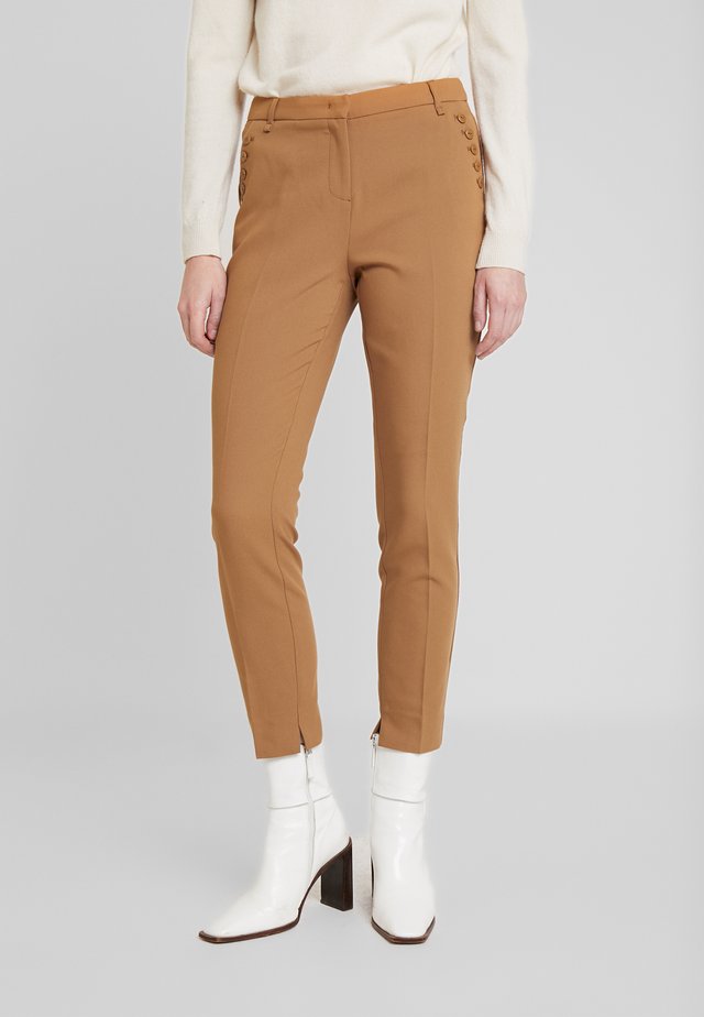 PARIEN BUTTONS - Bukse - noisette
