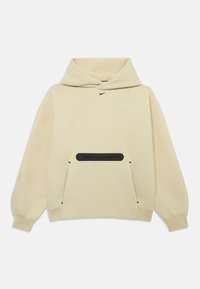 Hanorac bej cu glugă mare, buzunar frontal de tip kangaroo cu un fermoar negru și un mic logo Nike negru pe piept. Textură moale a materialului.