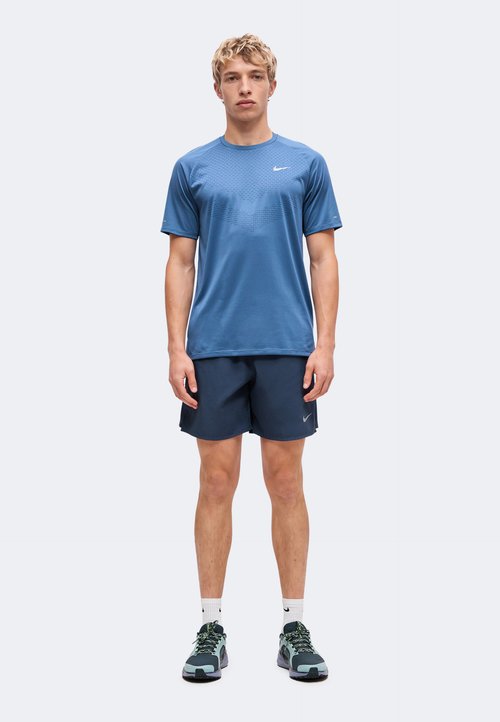 Nike Stride Short Sleeve Top — photo 2