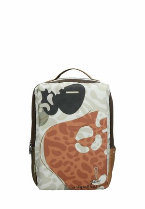 Sac à dos rectangulaire avec des motifs abstraits beige, marron et noir, une poignée supérieure, une fermeture éclair, et le texte « Votre unicité » près du bas à droite.