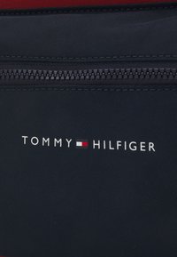 Tommy Hilfiger ESSENTIAL  - Zaino - dark magma/space blue