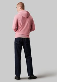 Calvin Klein Jeans BADGE HOODIE - Sudadera - rose dusk