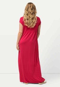 Ulla Popken GESMOKTE  CARRÉHALS - Pletené šaty - dark pink
