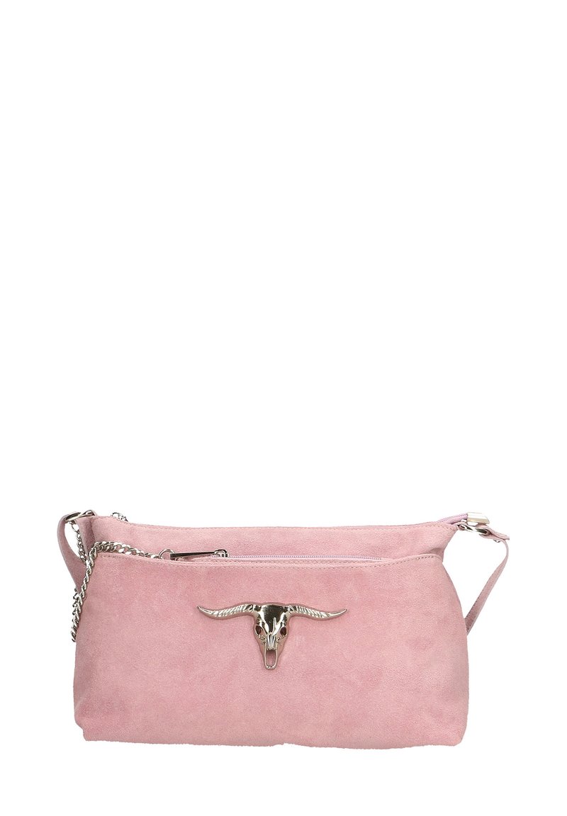 Borsa in suede rosa con un accento di teschio di longhorn argentato, chiusura con zip e tracolla a catena removibile. Texture liscia e forma rettangolare.