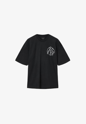 Schwarzes Baumwoll-T-Shirt mit kurzen Ärmeln, Rundhalsausschnitt und einem weißen Grafiklogo auf der linken Brustseite. Glatte Textur, lockere Passform.