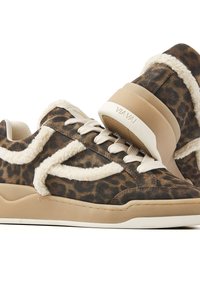 Leopard print sneakers made of suede with cream faux fur accents, beige rubber sole, and white laces. Subtle brand detail on the heel.