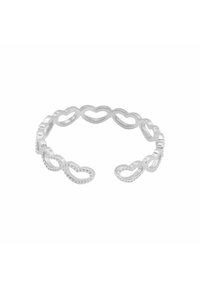 Anello in argento caratterizzato da forme a cuore intrecciate con una finitura texturizzata e bordi lucidi, progettato come un bracciale continuo.