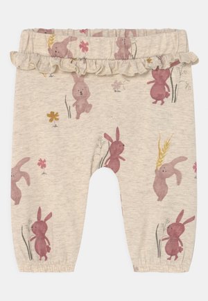 Beige babybukser med lyserød kanin- og blomsterprint, elastisk talje med flæsekant og elastiske manchetter ved anklerne.